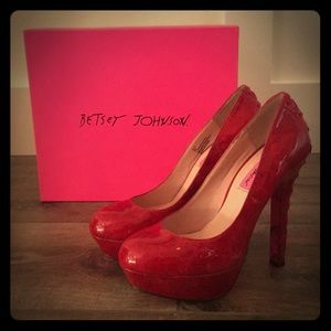 Betset Johnson - Dita RED Pat Pump